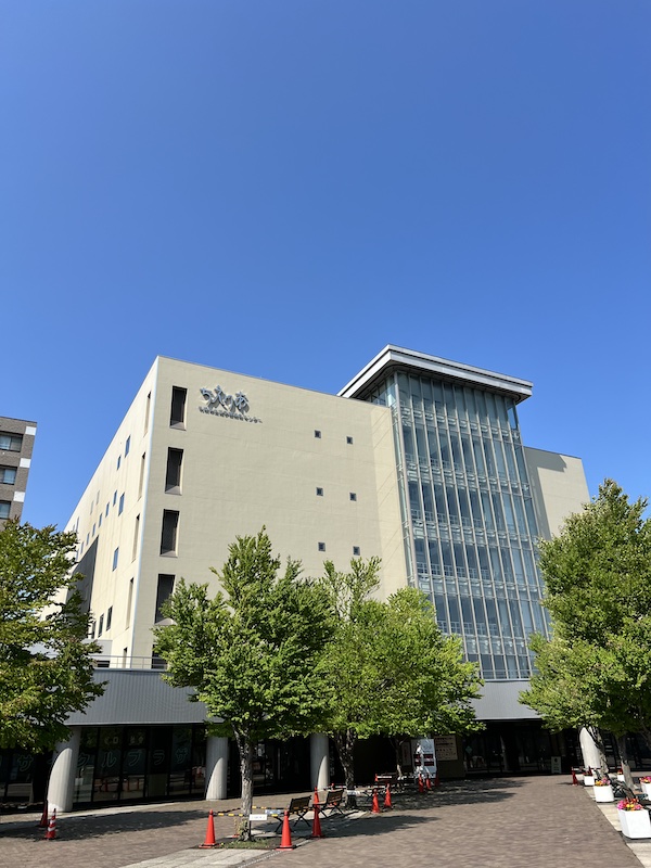 (朝からしっかり暑くなった実施会場「チエリア」)