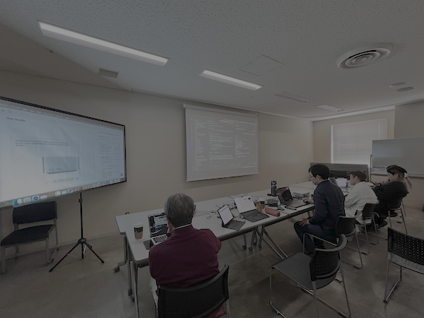 2画面構成での展開も定番となりました。